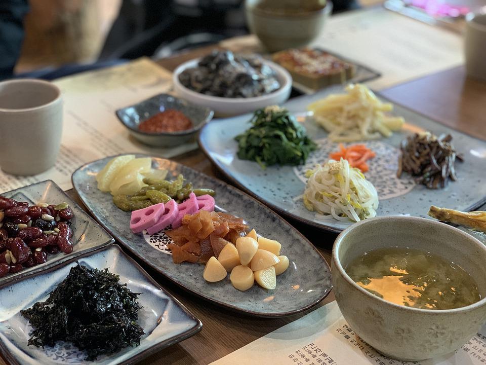 한식 밥상을 “집밥”으로 받는다는 것